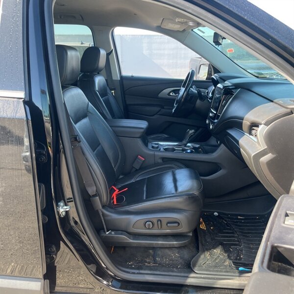 2020 Chevrolet Traverse LT Leather   - Photo 10 - Sherman Oaks, CA 91423