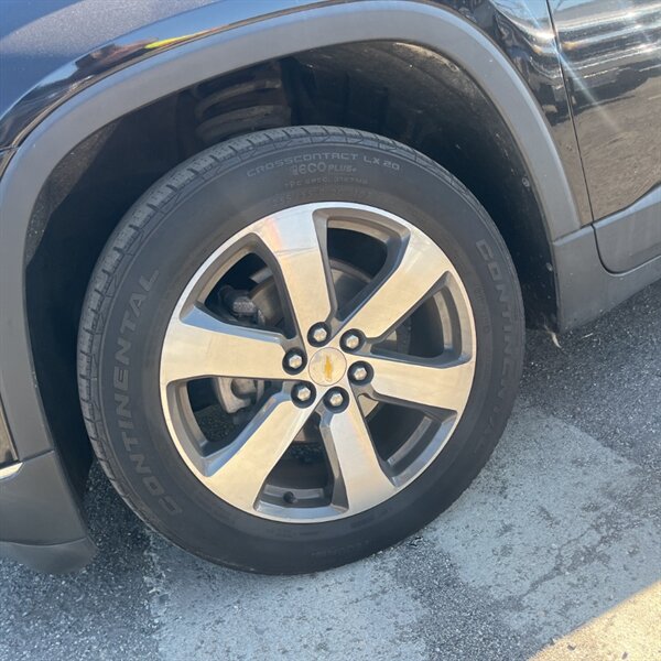 2020 Chevrolet Traverse LT Leather   - Photo 12 - Sherman Oaks, CA 91423