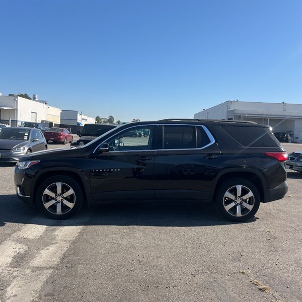 2020 Chevrolet Traverse LT Leather   - Photo 3 - Sherman Oaks, CA 91423