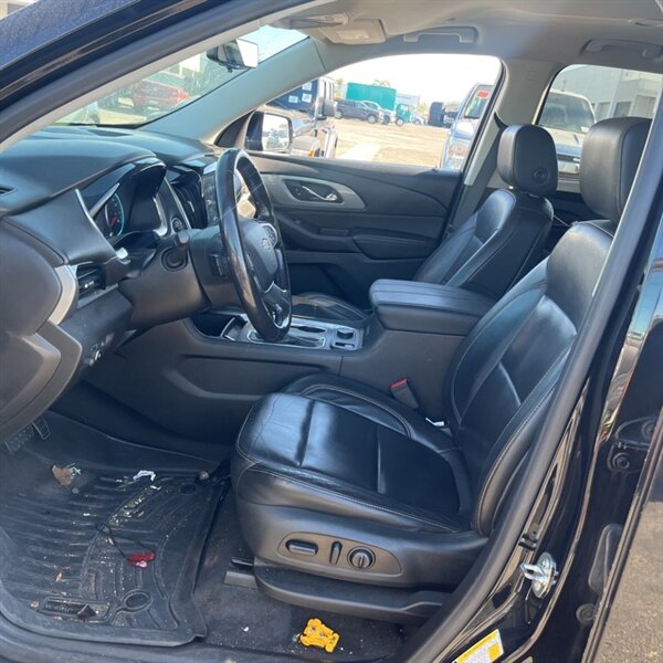 2020 Chevrolet Traverse LT Leather   - Photo 9 - Sherman Oaks, CA 91423