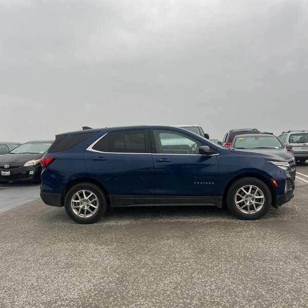 2022 Chevrolet Equinox LT   - Photo 8 - Sherman Oaks, CA 91423