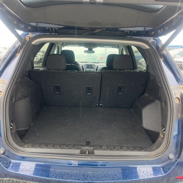 2022 Chevrolet Equinox LT   - Photo 9 - Sherman Oaks, CA 91423