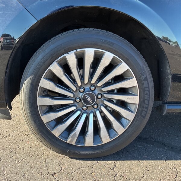 2019 Lincoln Navigator Reserve   - Photo 15 - Sherman Oaks, CA 91423