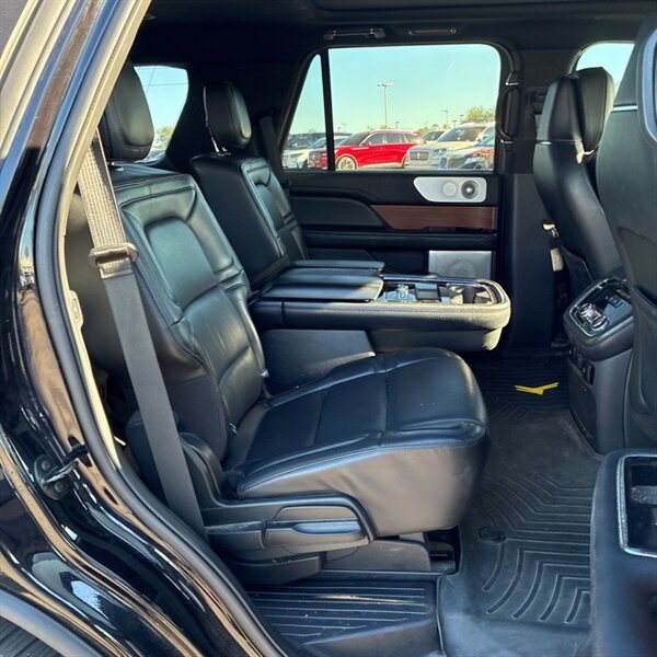 2019 Lincoln Navigator Reserve   - Photo 18 - Sherman Oaks, CA 91423