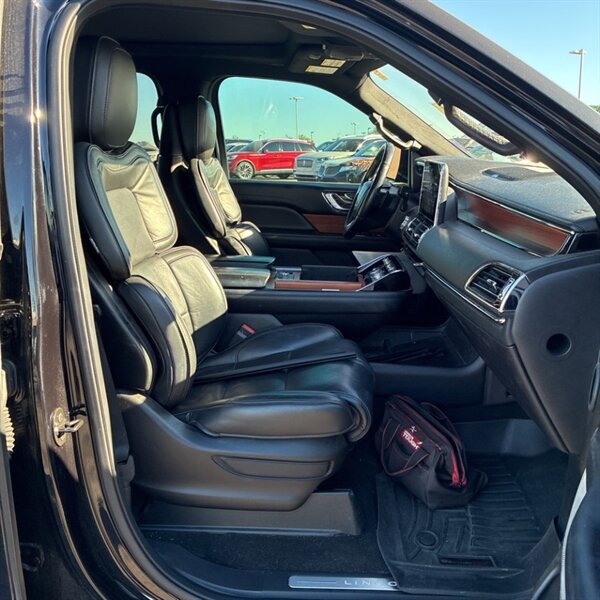 2019 Lincoln Navigator Reserve   - Photo 17 - Sherman Oaks, CA 91423