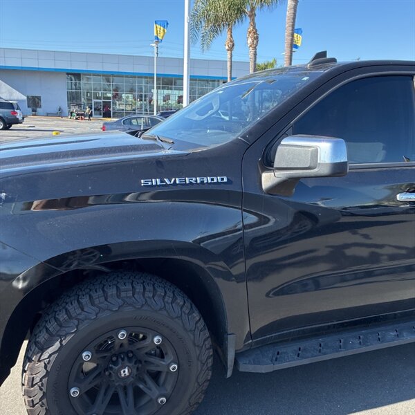 2019 Chevrolet Silverado 1500 LT   - Photo 8 - Sherman Oaks, CA 91423