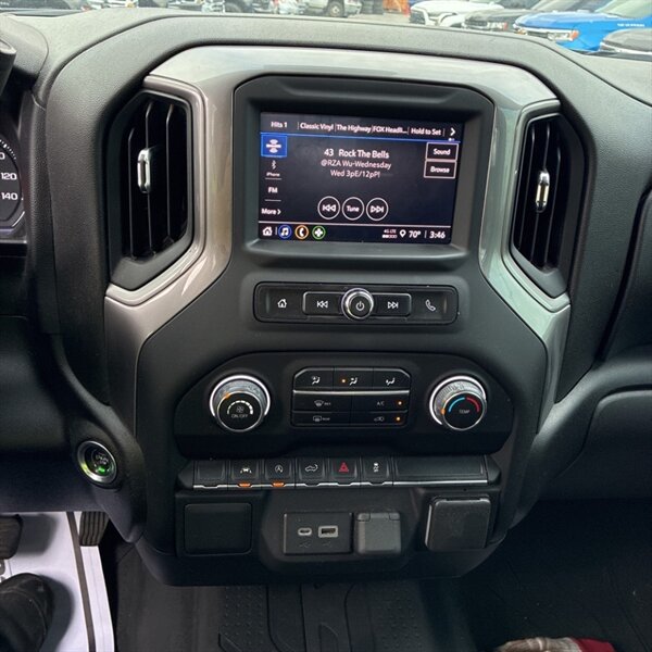 2022 Chevrolet Silverado 1500 Custom   - Photo 18 - Sherman Oaks, CA 91423