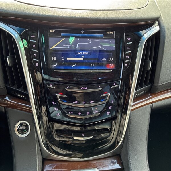 2020 Cadillac Escalade Luxury   - Photo 23 - Sherman Oaks, CA 91423