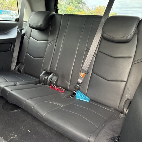 2020 Cadillac Escalade Luxury   - Photo 15 - Sherman Oaks, CA 91423