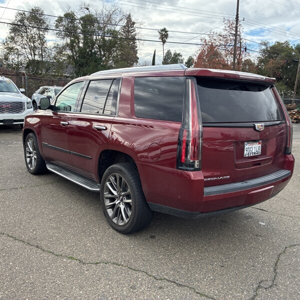 2020 Cadillac Escalade Luxury   - Photo 10 - Sherman Oaks, CA 91423