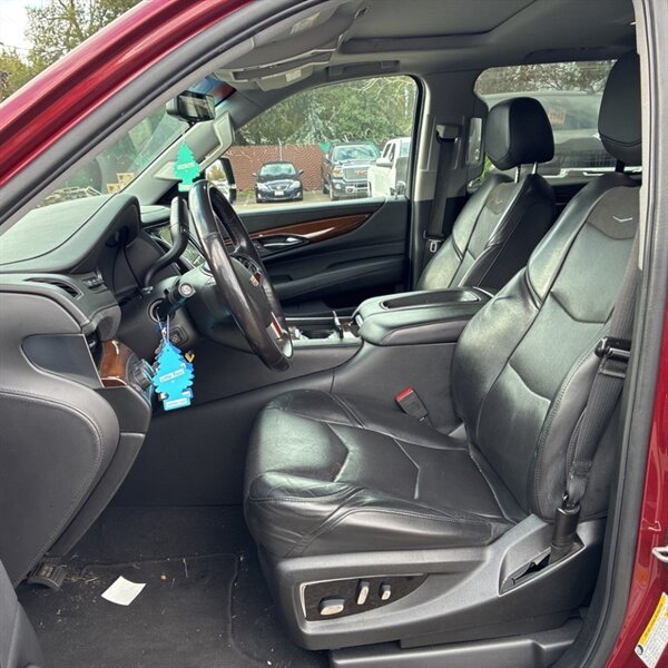 2020 Cadillac Escalade Luxury   - Photo 14 - Sherman Oaks, CA 91423