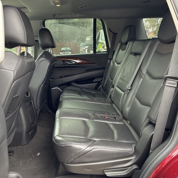 2020 Cadillac Escalade Luxury   - Photo 16 - Sherman Oaks, CA 91423