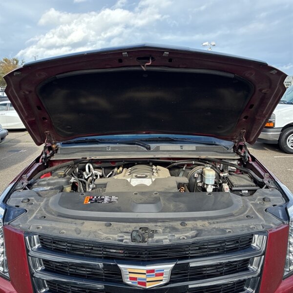 2020 Cadillac Escalade Luxury   - Photo 12 - Sherman Oaks, CA 91423