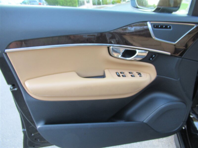 2016 Volvo XC90 T6 Momentum   - Photo 19 - Sherman Oaks, CA 91423