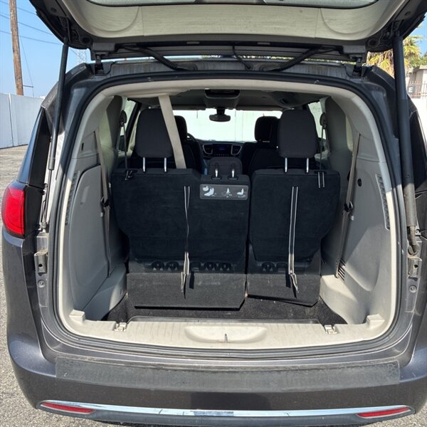 2017 Chrysler Pacifica Touring Plus   - Photo 6 - Sherman Oaks, CA 91423