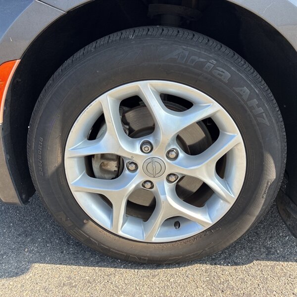 2017 Chrysler Pacifica Touring Plus   - Photo 10 - Sherman Oaks, CA 91423