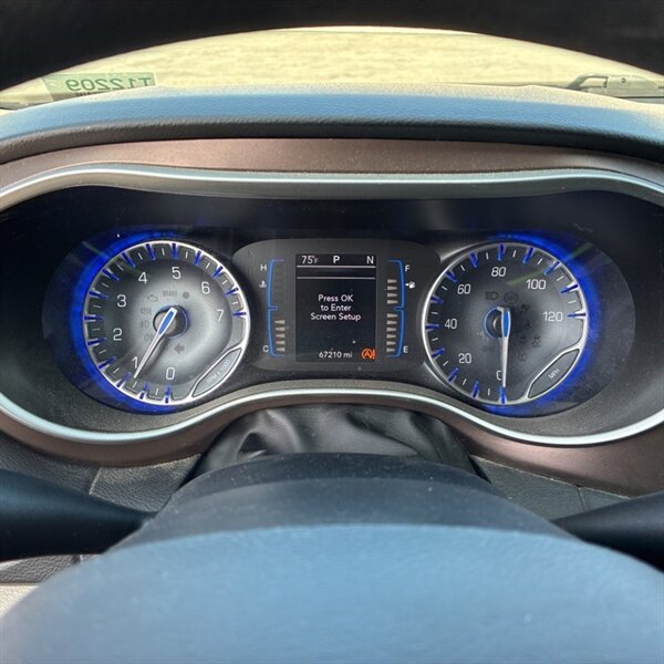 2017 Chrysler Pacifica Touring Plus   - Photo 17 - Sherman Oaks, CA 91423