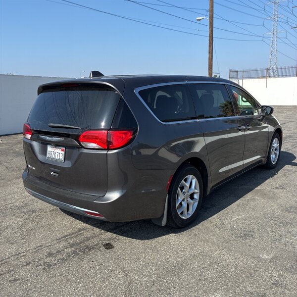 2017 Chrysler Pacifica Touring Plus   - Photo 9 - Sherman Oaks, CA 91423