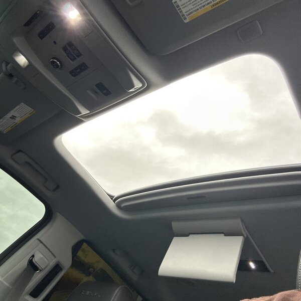 2018 GMC Yukon XL Denali   - Photo 24 - Sherman Oaks, CA 91423