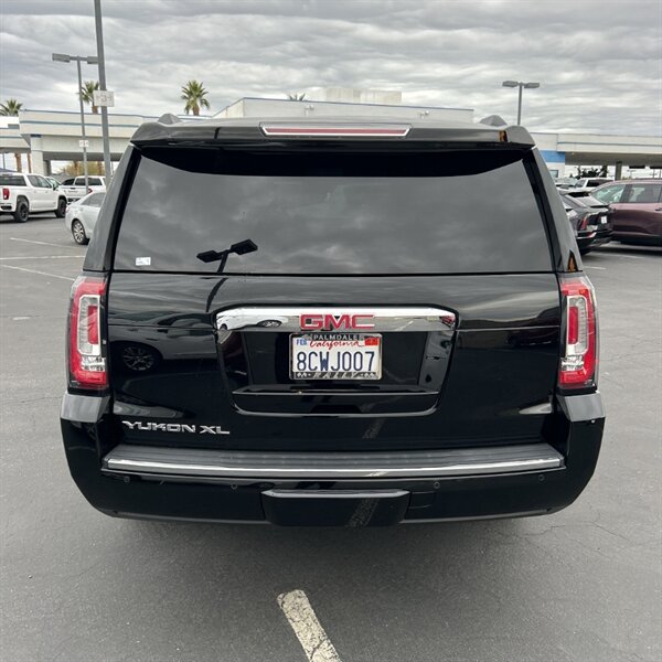 2018 GMC Yukon XL Denali   - Photo 11 - Sherman Oaks, CA 91423