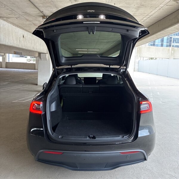 2021 Tesla Model Y Long Range   - Photo 11 - Sherman Oaks, CA 91423