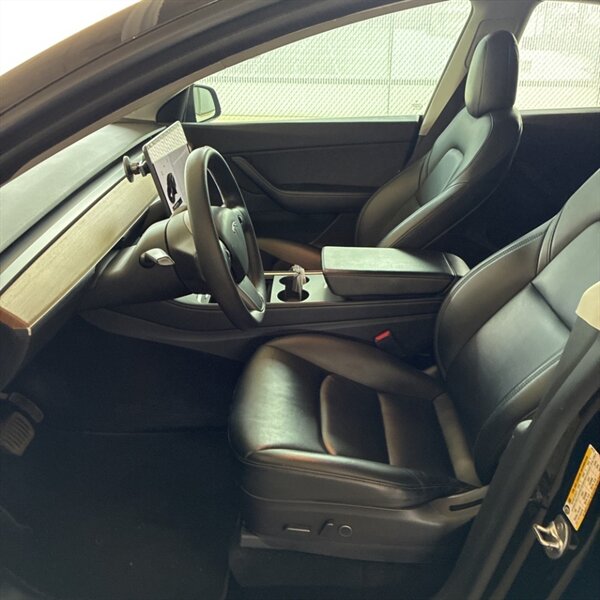 2021 Tesla Model Y Long Range   - Photo 13 - Sherman Oaks, CA 91423