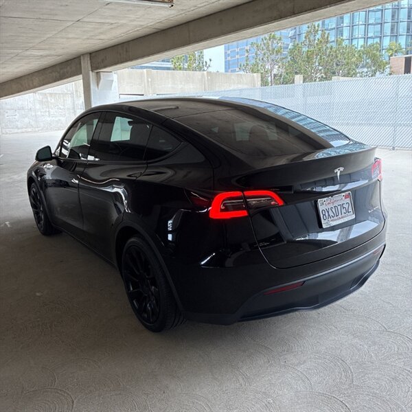 2021 Tesla Model Y Long Range   - Photo 3 - Sherman Oaks, CA 91423