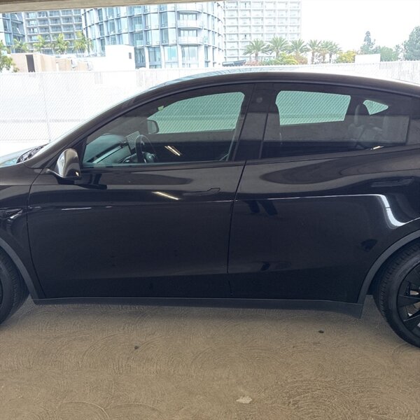 2021 Tesla Model Y Long Range   - Photo 4 - Sherman Oaks, CA 91423