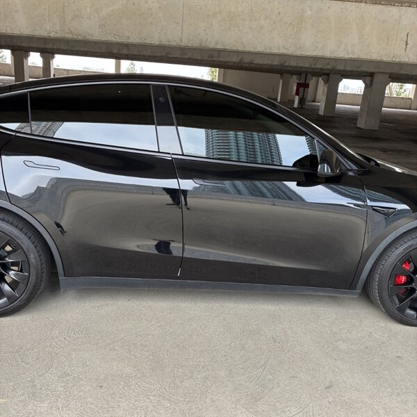 2021 Tesla Model Y Long Range   - Photo 10 - Sherman Oaks, CA 91423