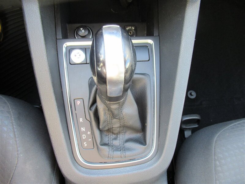 2015 Volkswagen Jetta SE   - Photo 21 - Sherman Oaks, CA 91423