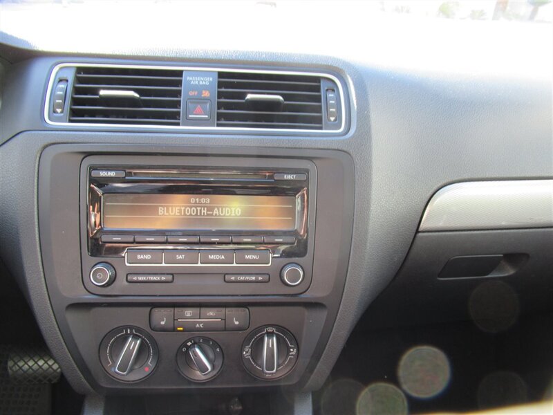 2015 Volkswagen Jetta SE   - Photo 20 - Sherman Oaks, CA 91423