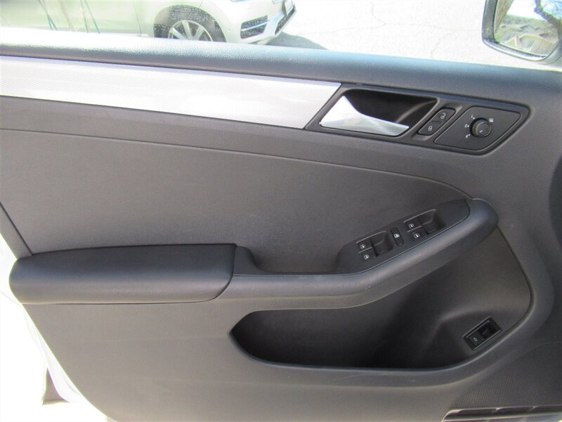 2015 Volkswagen Jetta SE   - Photo 14 - Sherman Oaks, CA 91423