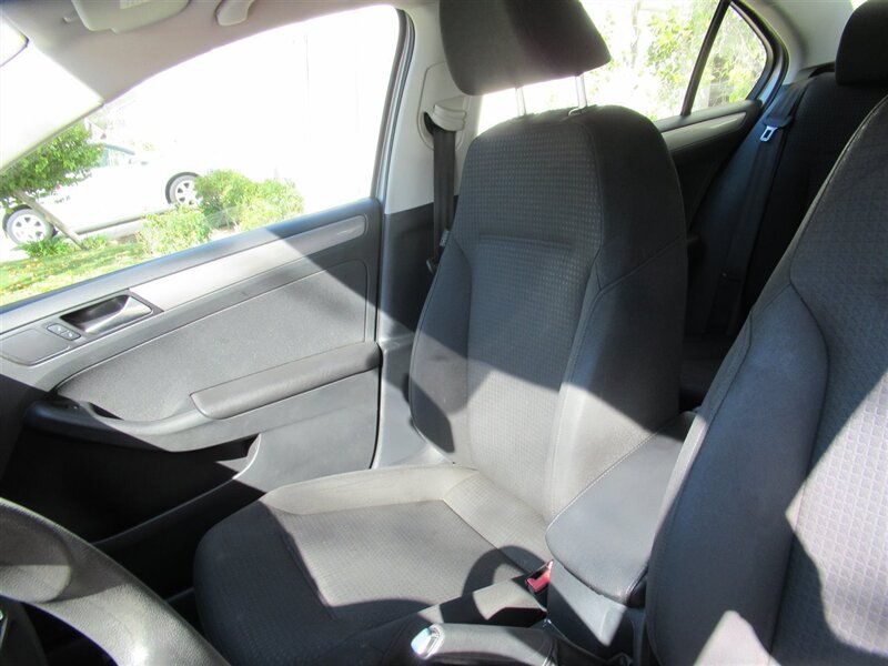 2015 Volkswagen Jetta SE   - Photo 17 - Sherman Oaks, CA 91423