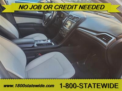 2020 Ford Fusion SE   - Photo 7 - Sun Valley, CA 91352