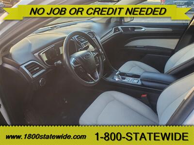 2020 Ford Fusion SE   - Photo 5 - Sun Valley, CA 91352