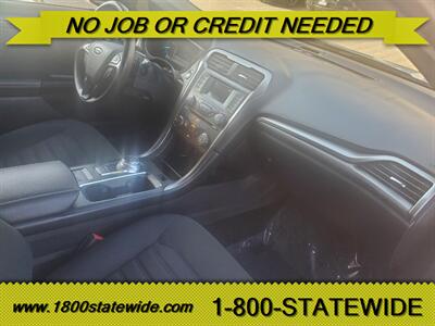 2017 Ford Fusion SE   - Photo 7 - Sun Valley, CA 91352