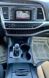 2017 Toyota Highlander LE   - Photo 18 - Spokane Valley, WA 99212