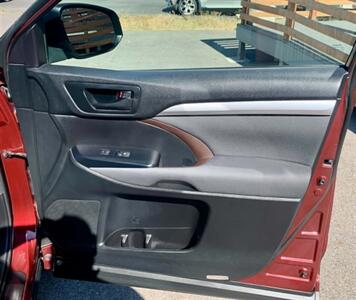 2017 Toyota Highlander LE   - Photo 16 - Spokane Valley, WA 99212