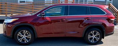 2017 Toyota Highlander LE   - Photo 2 - Spokane Valley, WA 99212
