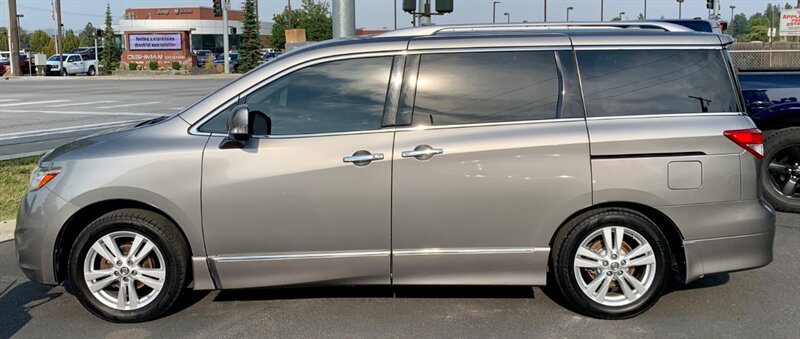 2012 Nissan Quest Pictures