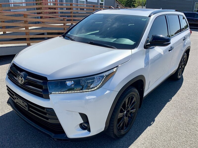 2019 Toyota Highlander SE  