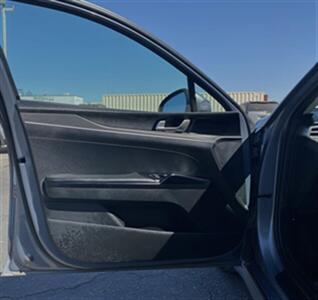 2022 Kia K5 LXS - Photo 6 - Yuma, AZ 85364