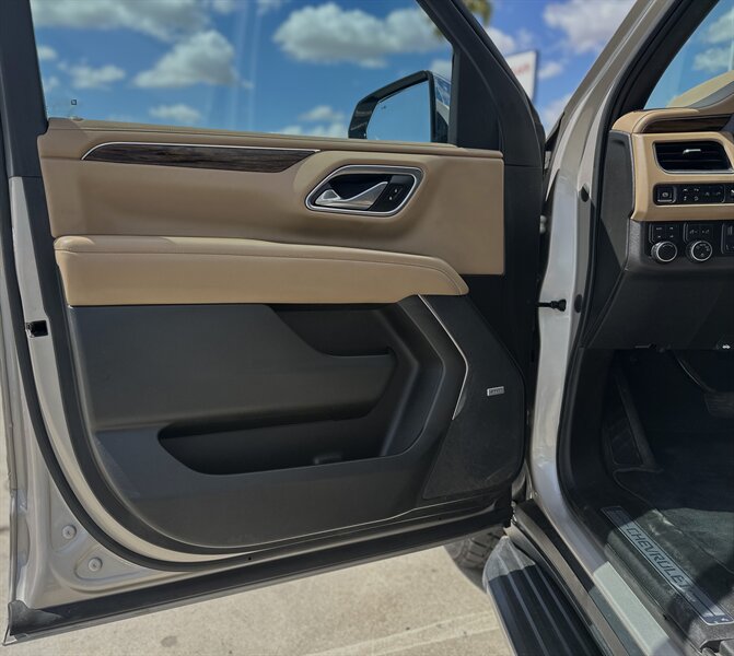 2021 Chevrolet Tahoe Premier photo 3