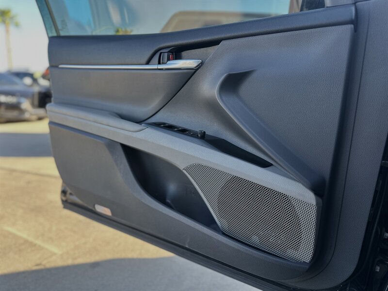 2019 Toyota Camry SE XLE photo 7
