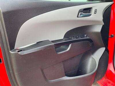 2019 Chevrolet Sonic LT Auto   - Photo 8 - Yuma, AZ 85364