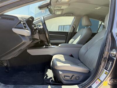 2019 Toyota Camry SE   - Photo 3 - Yuma, AZ 85365