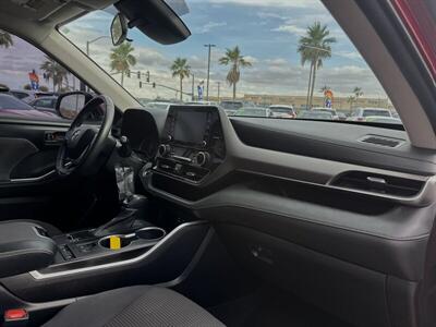 2022 Toyota Highlander LE - Photo 6 - Yuma, AZ 85364