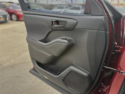 2022 Toyota Highlander LE - Photo 7 - Yuma, AZ 85364