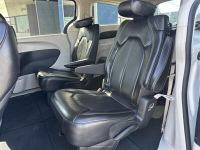 2021 Chrysler Voyager LXi   - Photo 4 - Somerton, AZ 85350