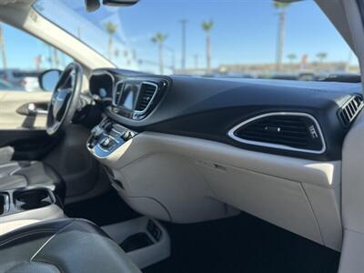 2021 Chrysler Voyager LXi   - Photo 7 - Somerton, AZ 85350